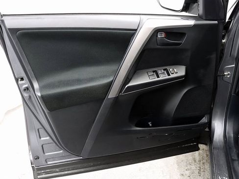 Used 2017 Toyota RAV4 LE image 21