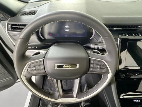 Used 2023 Jeep Grand Cherokee Altitude AWD/4WD image 11