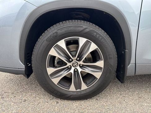 Used 2020 Toyota Highlander XLE AWD/4WD image 6