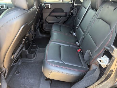 Used 2025 Jeep Wrangler Unlimited Rubicon AWD/4WD image 25