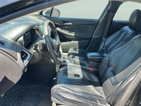 Used 2017 Chevrolet Cruze LT w/ Convenience Package FWD image 17