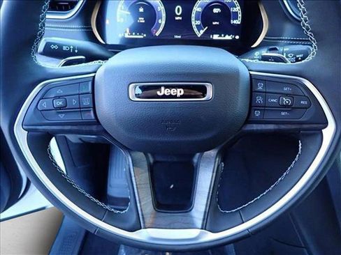 New 2025 Jeep Grand Cherokee L Limited w/ Black Appearance Package image 17