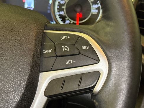 Used 2016 Jeep Cherokee Limited w/ Luxury Group FWD image 30