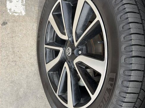 Used 2019 Nissan Rogue SL AWD/4WD image 44