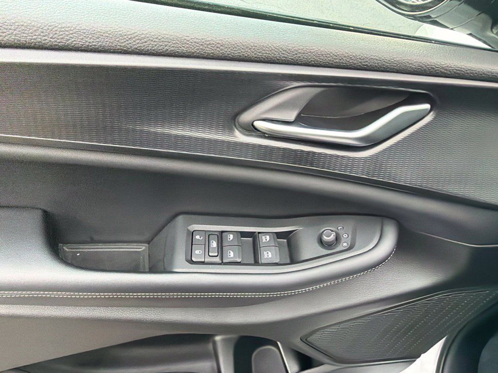 Used 2024 Jeep Grand Cherokee Altitude AWD/4WD image 27