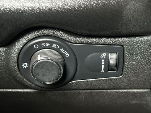 Used 2023 Dodge Durango SXT RWD image 30