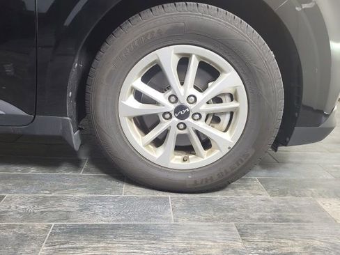 Used 2022 Kia Carnival LX image 4