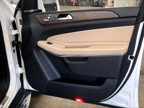 Used 2017 Mercedes-Benz GLS 550 4MATIC image 26