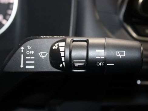 Used 2023 Nissan Rogue SV AWD/4WD image 23