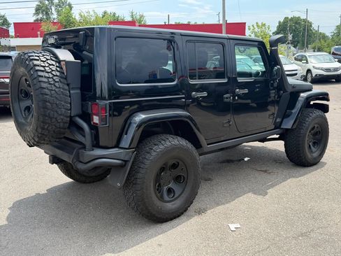 Used 2015 Jeep Wrangler Unlimited Rubicon w/ Dual Top Group AWD/4WD image 5