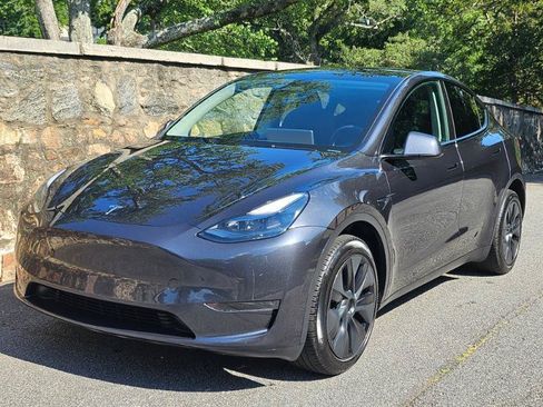 Used 2024 Tesla Model Y Long Range AWD/4WD image 14