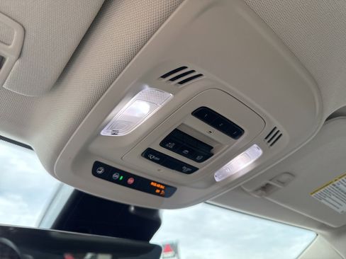 Used 2023 Buick Envision Avenir image 34