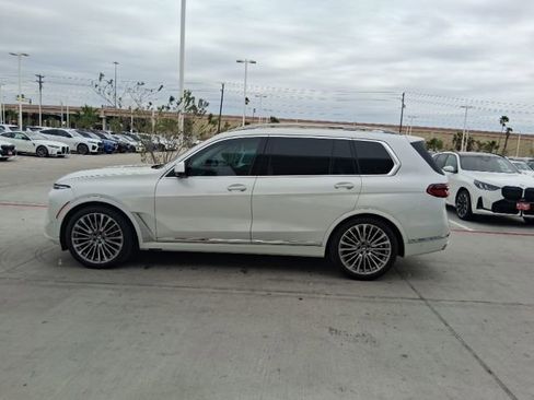 Used 2024 BMW X7 xDrive40i w/ Executive Package AWD/4WD image 3