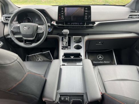 Used 2021 Toyota Sienna XSE image 13
