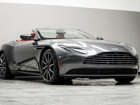 Used 2019 Aston Martin DB11 Volante image 8