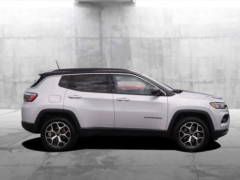Used 2025 Jeep Compass Limited AWD/4WD image 5