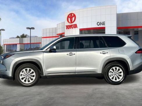 Certified 2025 Toyota Grand Highlander AWD image 9