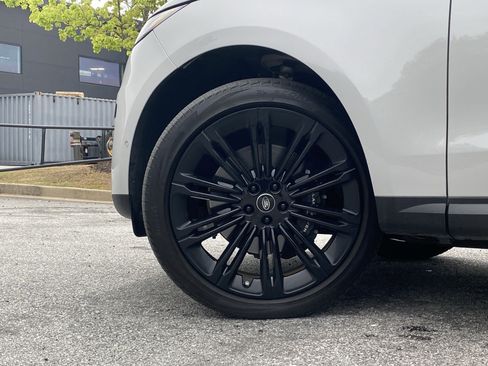 Used 2024 Land Rover Range Rover Sport SE image 3