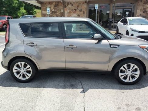 Used 2016 Kia Soul + FWD image 6