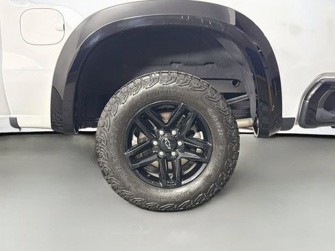 Used 2024 Chevrolet Silverado 1500 LT Trail Boss w/ LT Trail Boss Premium Package AWD/4WD image 32