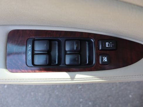 Used 2011 Toyota Avalon Limited FWD image 30