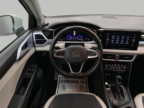 Used 2025 Volkswagen Taos SE image 13