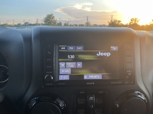 Used 2014 Jeep Wrangler Unlimited Sahara image 17