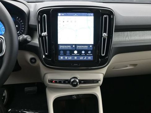 Used 2023 Volvo XC40 B5 Plus w/ Driver Assist Package AWD/4WD image 13