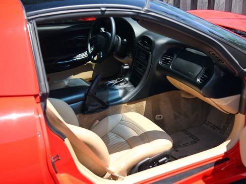 Used 2004 Chevrolet Corvette Coupe w/ Roof Package RWD image 37