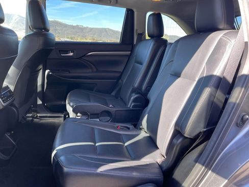 Used 2017 Toyota Highlander Limited Platinum image 23