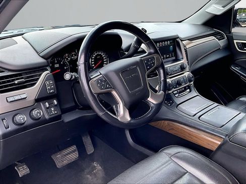 Used 2020 GMC Yukon Denali w/ Denali Ultimate Black Edition AWD/4WD image 15