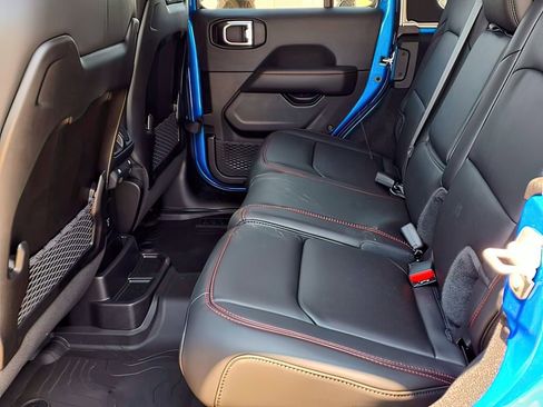 New 2025 Jeep Wrangler Unlimited Rubicon w/ Technology Group image 20