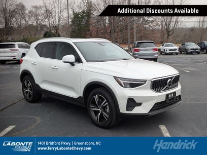 Used 2025 Volvo XC40 B5 Core