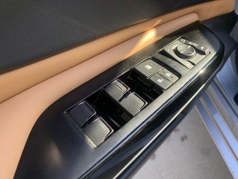 Used 2022 Lexus ES 350 w/ Premium Package image 15