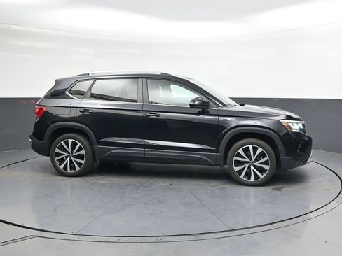 Used 2024 Volkswagen Taos SE image 3