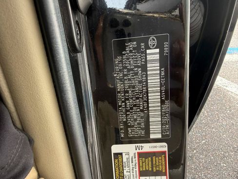 Used 2011 Toyota Camry LE FWD image 32