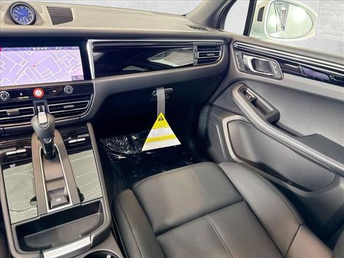 Used 2026 Porsche Macan AWD/4WD image 21