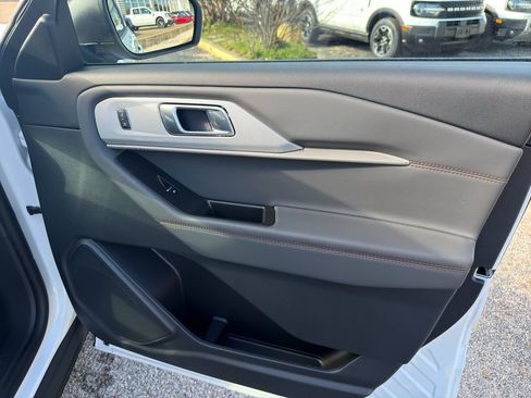 New 2026 Ford Explorer Active RWD image 14
