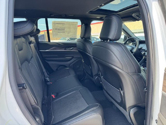 New 2027 Jeep Grand Cherokee Altitude AWD/4WD image 11