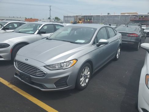 Used 2020 Ford Fusion SE FWD image 3