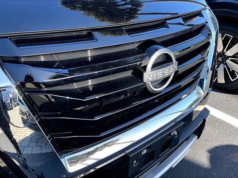 Used 2025 Nissan Pathfinder SL image 32