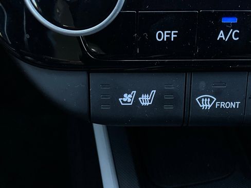 Used 2025 Hyundai Elantra Limited image 31