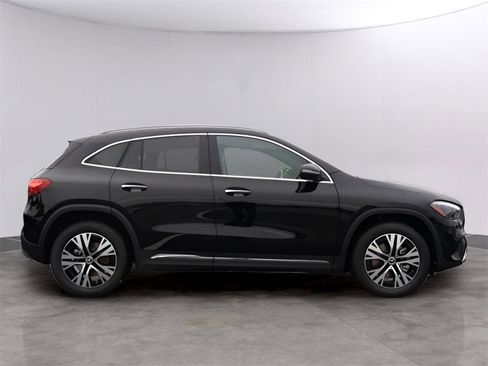 New 2025 Mercedes-Benz GLA 250 4MATIC image 11