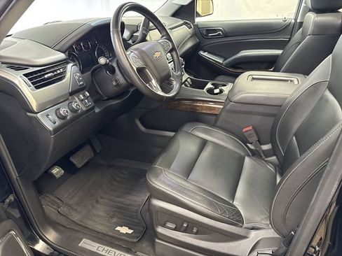 Used 2019 Chevrolet Suburban LT w/ Luxury Package AWD/4WD image 12
