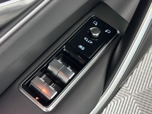 Used 2026 Jaguar F-PACE R-Dynamic S image 11