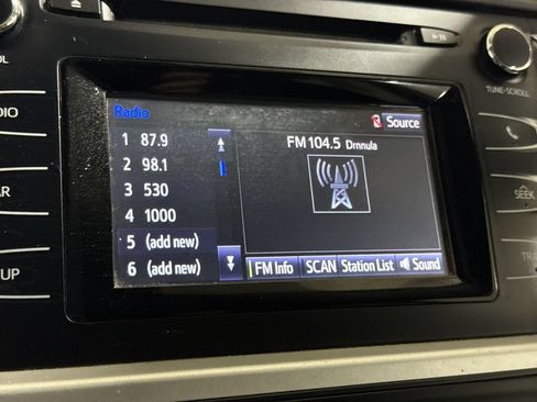 Used 2018 Toyota Highlander LE FWD image 14