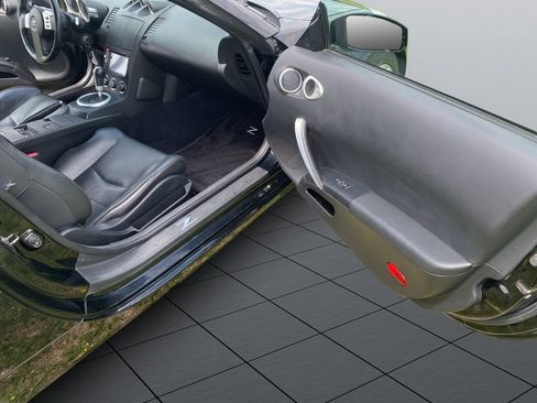 Used 2005 Nissan 350Z Touring RWD image 29