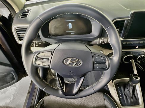 Used 2023 Hyundai Venue Limited w/ Cargo Package FWD image 11