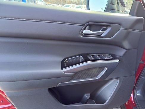 New 2026 Nissan Pathfinder SL image 13