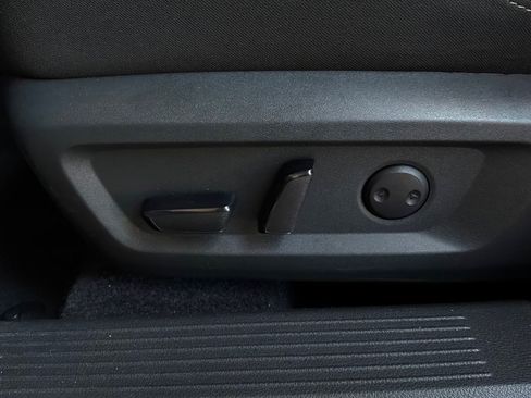 Used 2026 Nissan Rogue SV FWD image 11